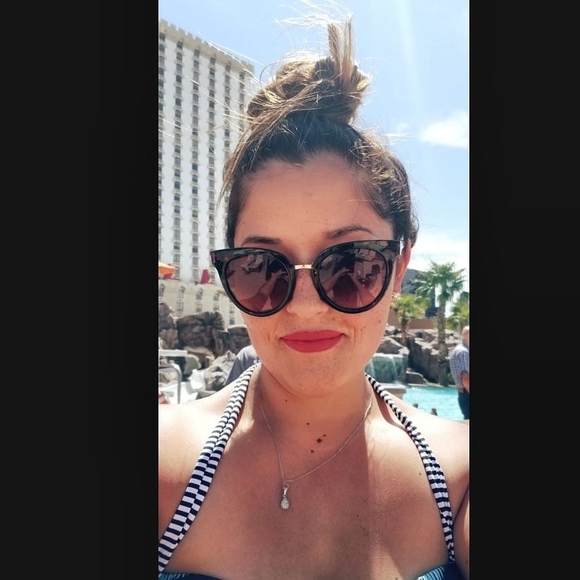 Meet your Posher, Milena - Picture 1 of 1